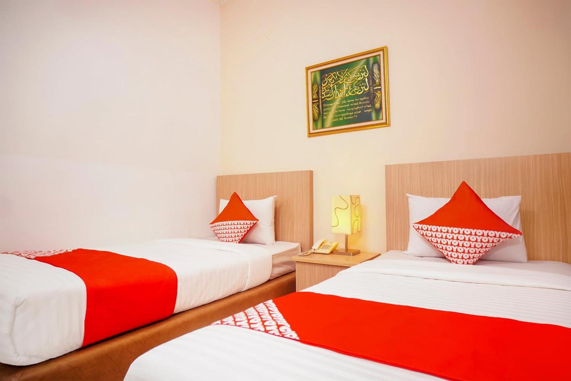 OYO 142 Hotel Al Furqon Syariah Palembang Exterior foto