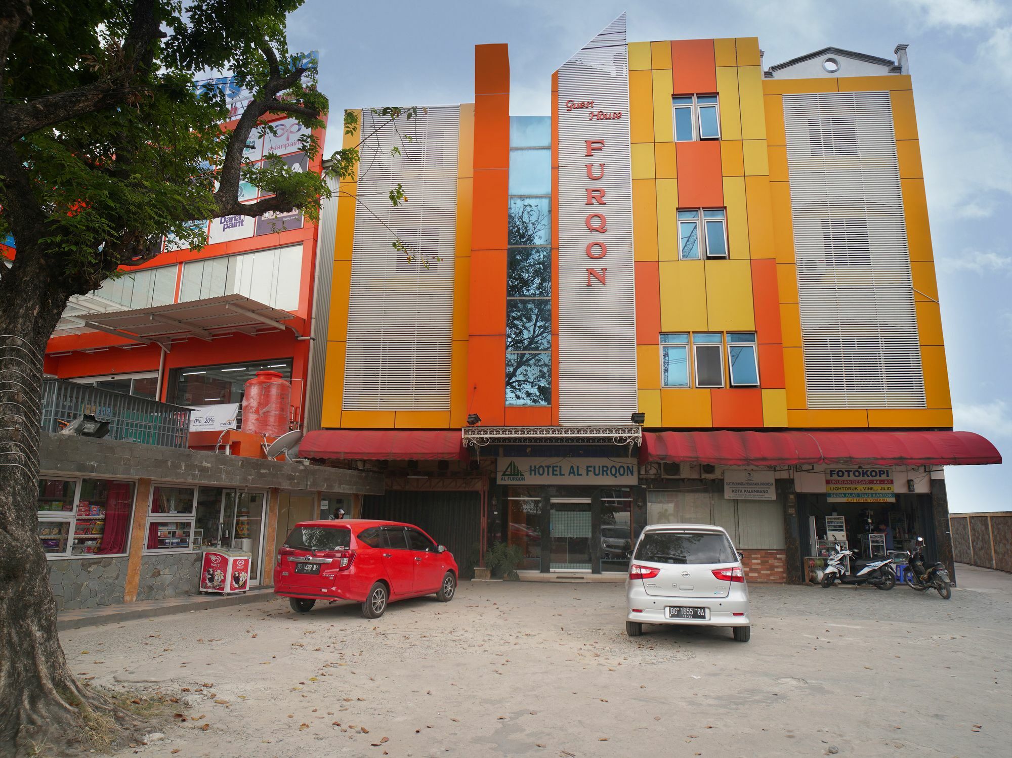 OYO 142 Hotel Al Furqon Syariah Palembang Exterior foto